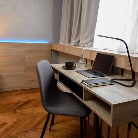 City Center Getaway - Cozy Accommodation For Your Perfect Stay بوخارست المظهر الخارجي الصورة